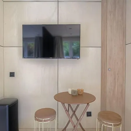Tiny-house Atypique, 4 Personnes, Saint-didier