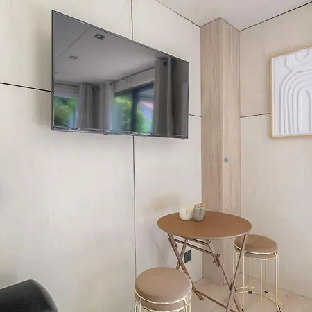 Apartment Tiny-house Atypique, 4 Personnes, Saint-didier
