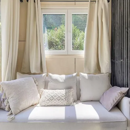 Tiny-house Atypique, 4 Personnes, Saint-didier Apartment