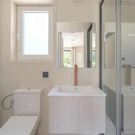 Tiny-house Atypique, 4 Personnes, Saint-didier Apartment Saint-Didier-au-Mont-d'Or
