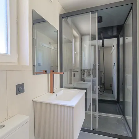 Apartment Tiny-house Atypique, 4 Personnes, Saint-didier Saint-Didier-au-Mont-d'Or