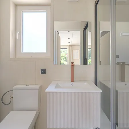 Apartment Tiny-house Atypique, 4 Personnes, Saint-didier *