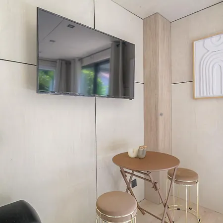 Tiny-house Atypique, 4 Personnes, Saint-didier Apartment Saint-Didier-au-Mont-d'Or
